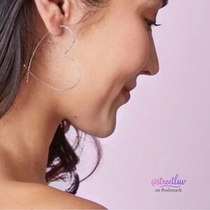 Stella & Dot Hammered Wire Silver Heart Hoop Earrings 2”